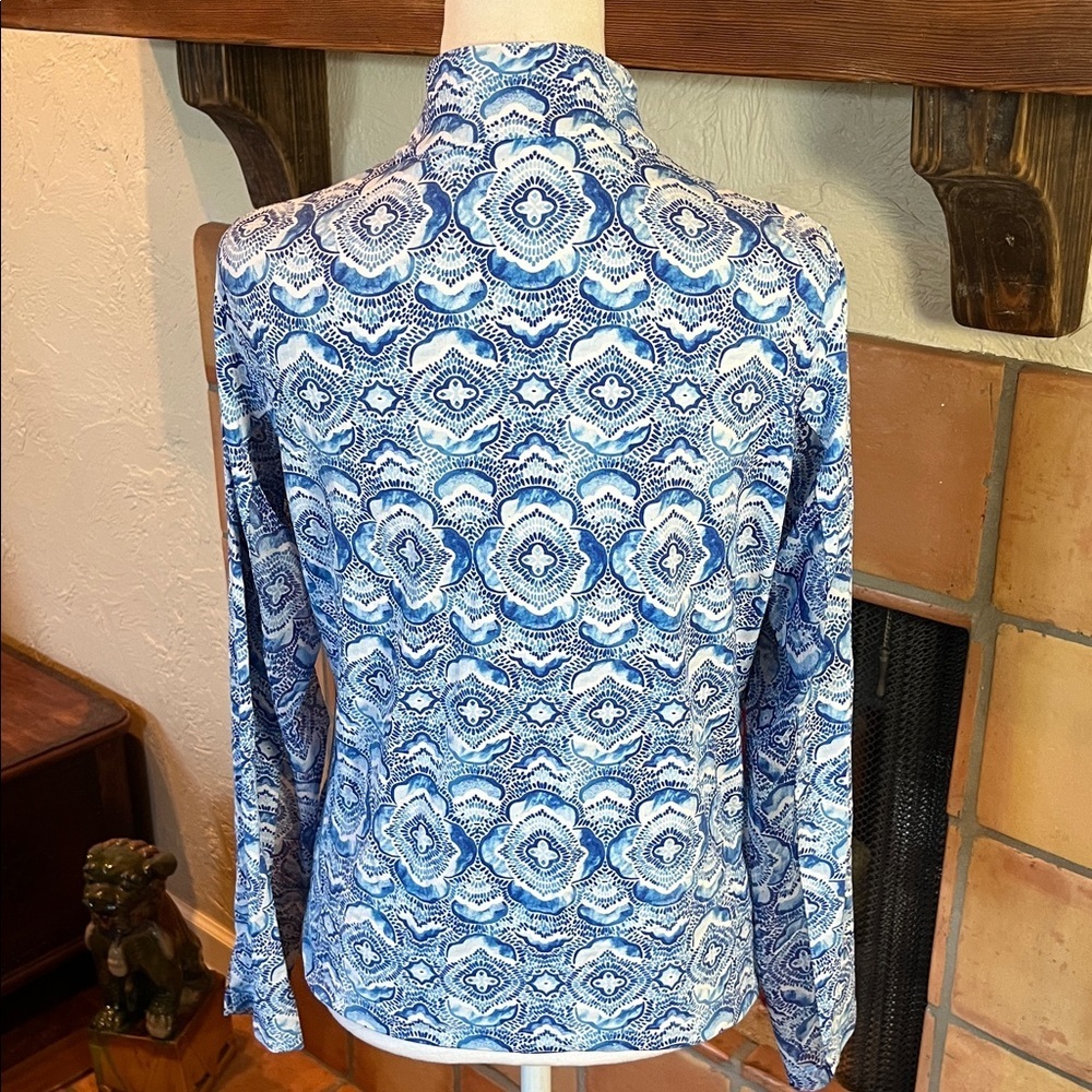 Ibkul Blue and White Print 1/4 Zip Vented Top, size M - Picture 7 of 8